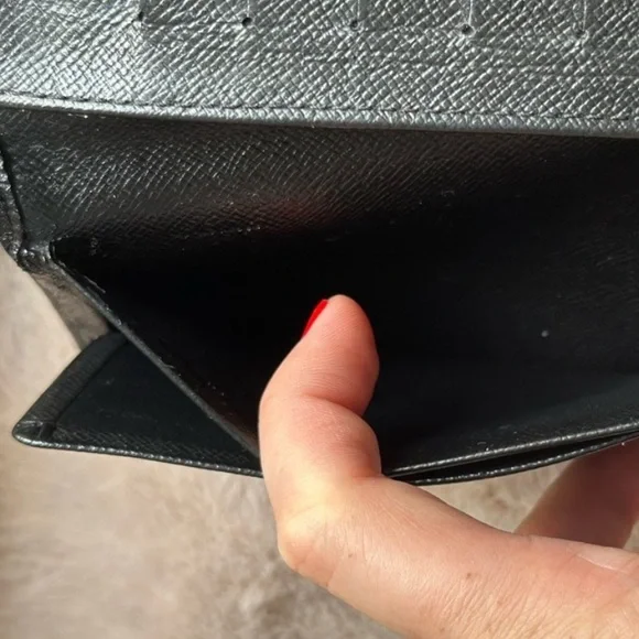 🌹✨🖤Authentic Louis Vuitton Taiga Porte Barre Hand Painted Rose Wallet - Picture 5 of 16